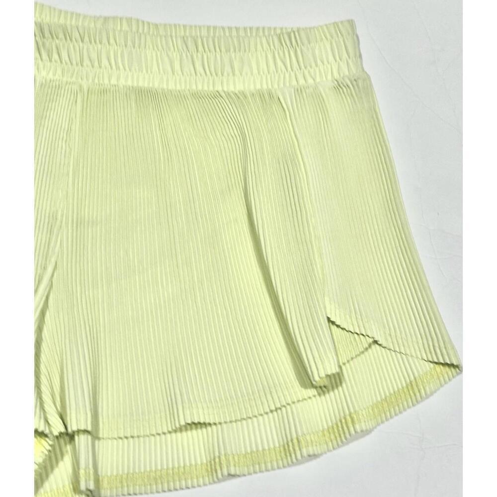 all in motion Women's Yellow Mid Rise Pleated Shorts Lined Athletic Gym Size L - Picture 5 of 10